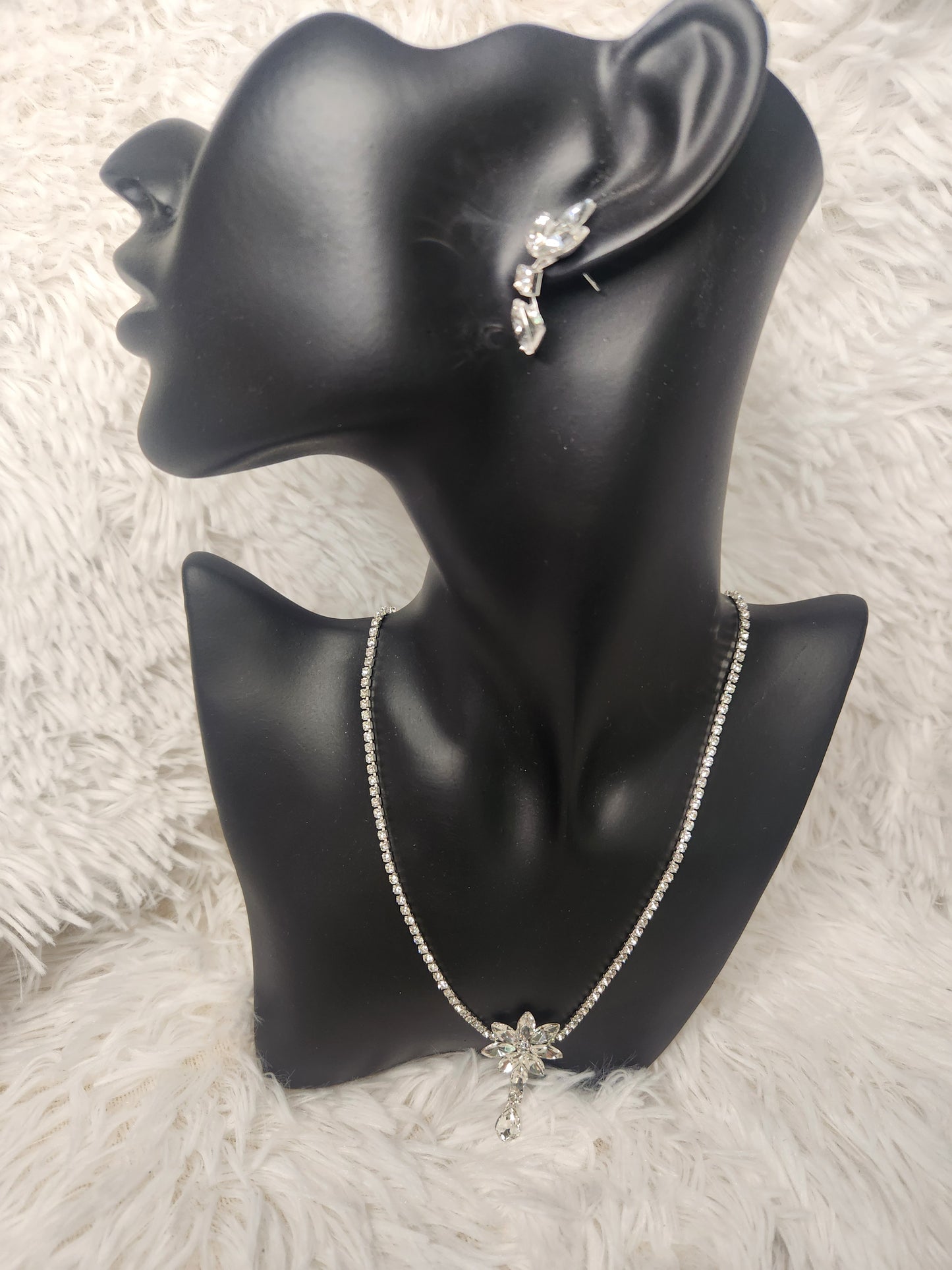 Rhinestone Flower Necklace